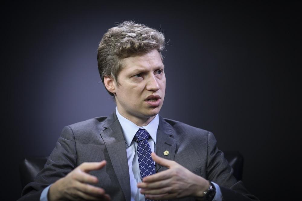 Van Hattem coleta assinaturas para CPI e CPMI contra Moraes