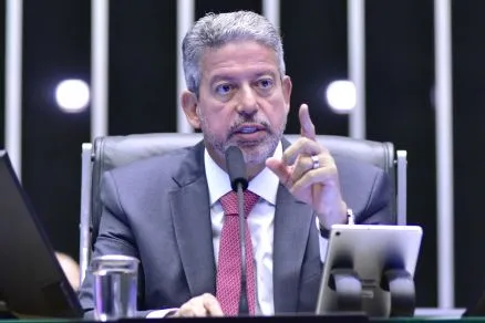 Arthur Lira desafia STF: PEC busca decisões limitadas monocráticas e gera polêmica