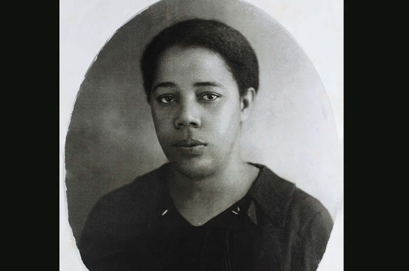 Primeira deputada negra do Brasil é reconhecida como heroína da pátria