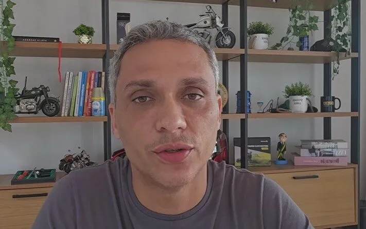 “PF age como ‘jagunços de ditador’, acusa deputado Gustavo Gayer após operação de busca e apreensão”