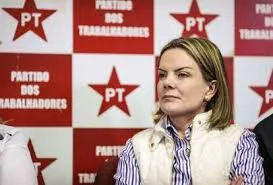 Gleisi Hoffmann defende censura nas redes para “proteger” a esquerda e critica algoritmo que promove debate livre