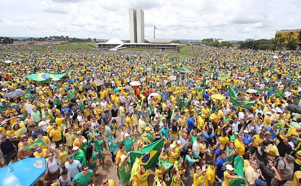 Manifestantes realizam maior ato democrático 