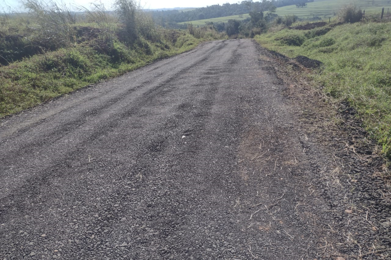 Conservação em estrada rural de Umuarama facilita transporte para pequenos produtores