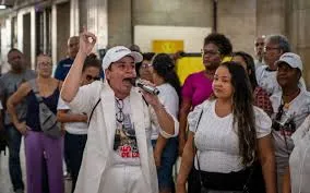 Profissionais da Saúde do Rio protestam contra ministra Nísia Trindade e criticam mudanças na gestão hospitalar