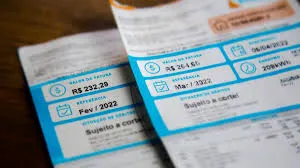 Conta de luz cai em novembro com bandeira tarifária amarela, mas alívio pode ser temporário