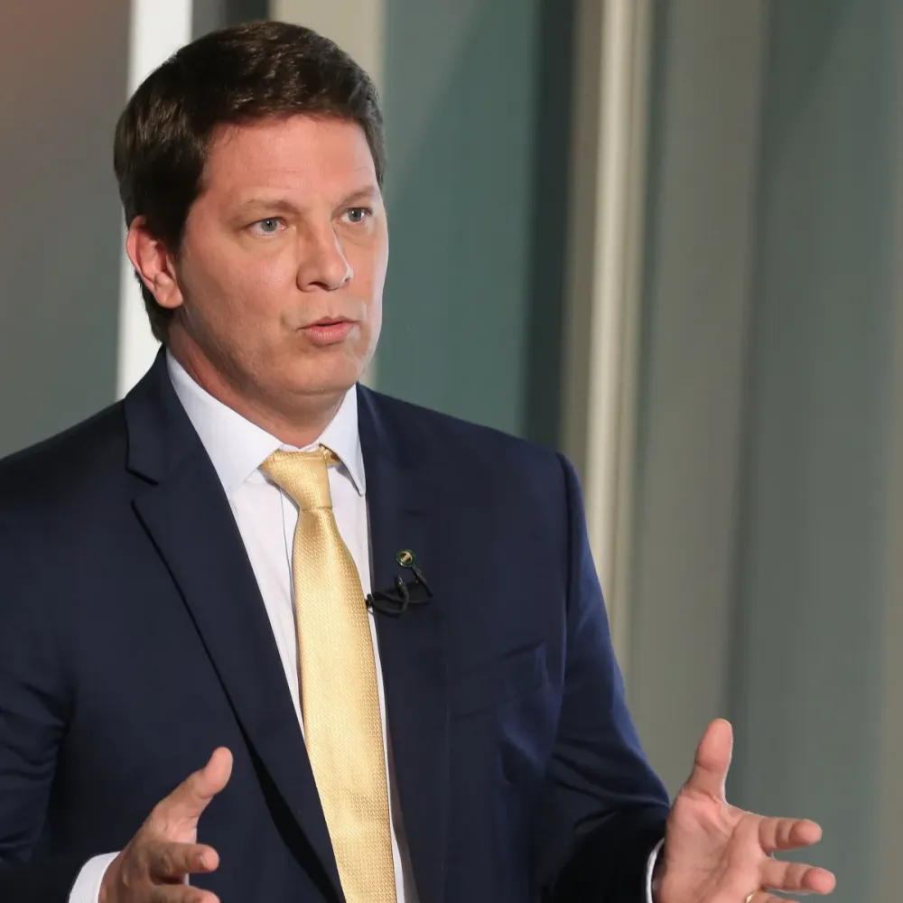 Deputado Mario Frias é internado em Brasília com quadro de trombose arterial