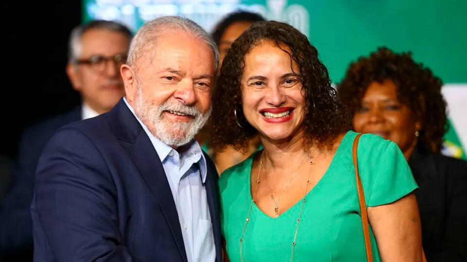 Ministra Luciana Santos defende “isolamento da extrema direita” e revela visão controversa sobre o futuro político do Brasil
