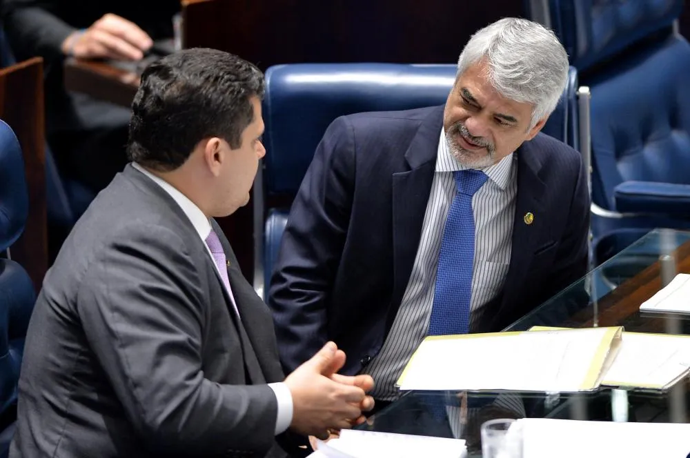 Acordos nos bastidores: PT fechando apoio a Alcolumbre em troca de blindagem ao STF