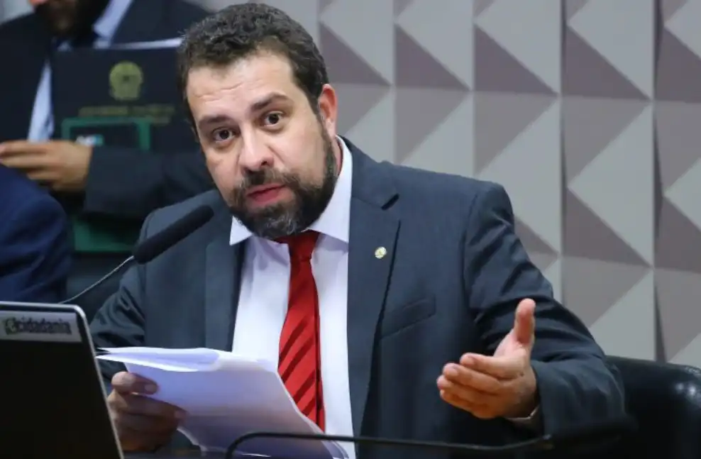 Guilherme Boulos propõe fim dos “supersalários” após escândalo de corrupção no Judiciário de MS
