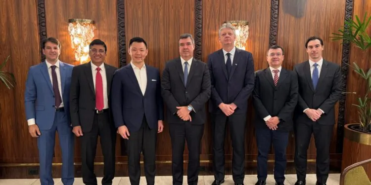 Eduardo Riedel fecha acordo de R$ 23 bilhões para nova fábrica de celulose em MS