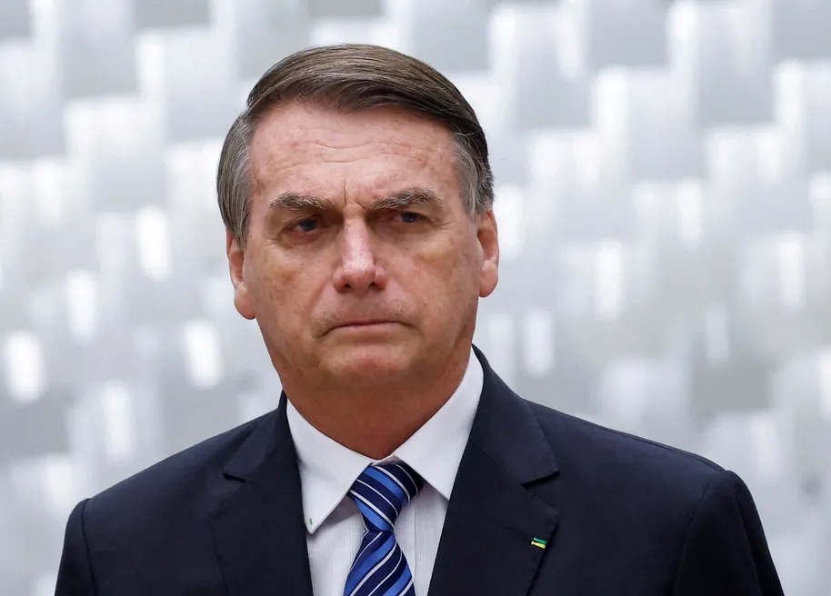 Bolsonaro repudia depredações nos Três Poderes em publicação no Twitter