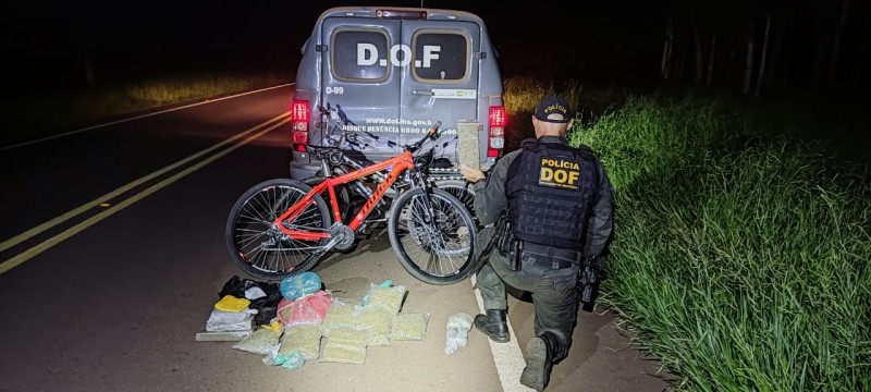 DOF apreende maconha, skunk e haxixe transportados em bicicletas na fronteira