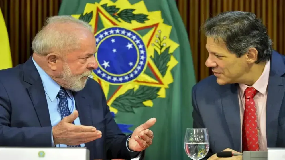 Governo Lula conclui lista de cortes orçamentários e propõe mudanças polêmicas no setor militar