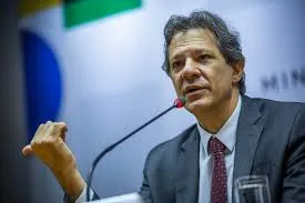 Haddad vai anunciar isenção de IR para até R$ 5 mil em meio a cortes de gastos polêmicos
