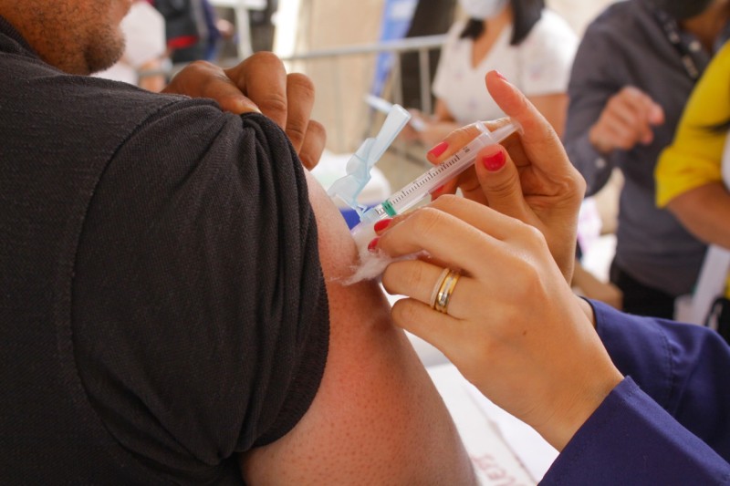 Mais 13.850 doses de vacinas contra covid-19 chegam ao DF