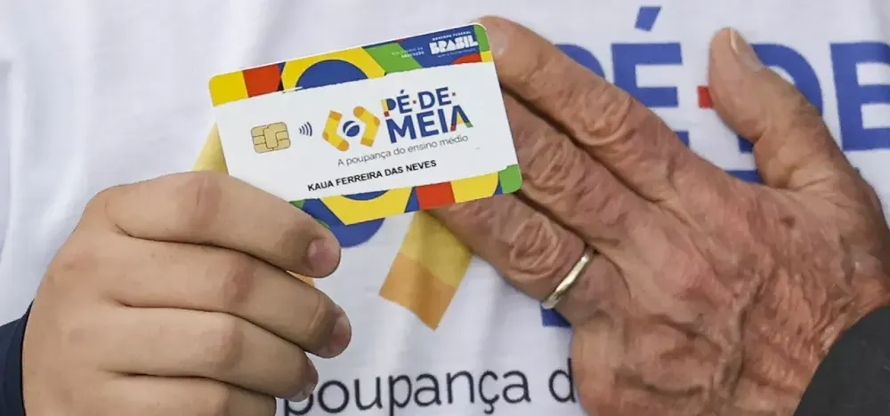 Programas como Pé-de-Meia e Auxílio-Gás serão incorporados ao Orçamento até 2026, afirma Haddad