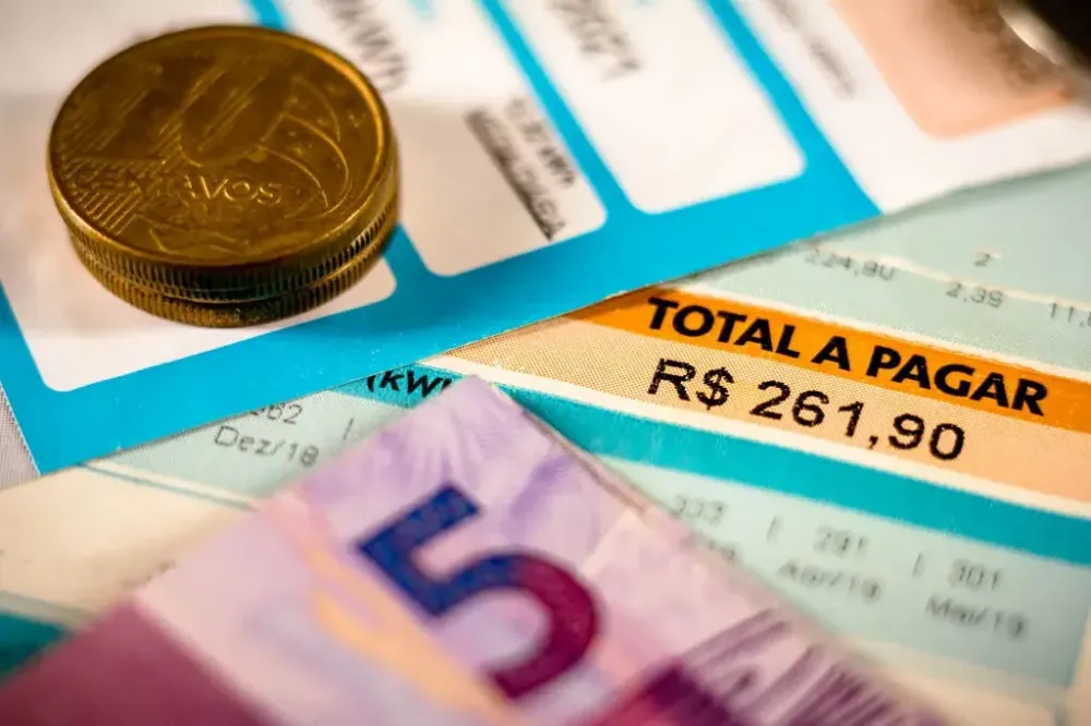 Conta de luz mais barata: dezembro começa com bandeira verde e colapso para consumidores