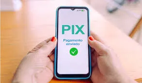 Pix ultrapassa o dinheiro como principal meio de pagamento dos brasileiros