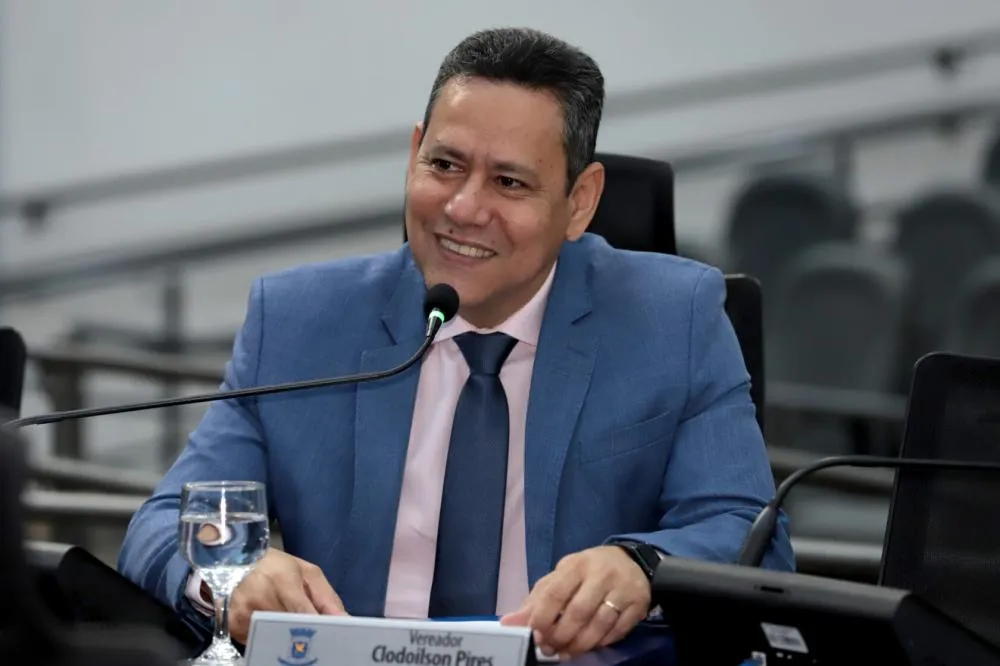 Vereador Clodoilson Pires indica poda de árvore e melhorias no trânsito de Campo grande