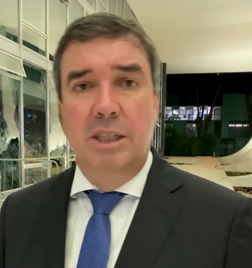 Riedel repudia atos em Brasília e participa de reunião com Lula e autoridades