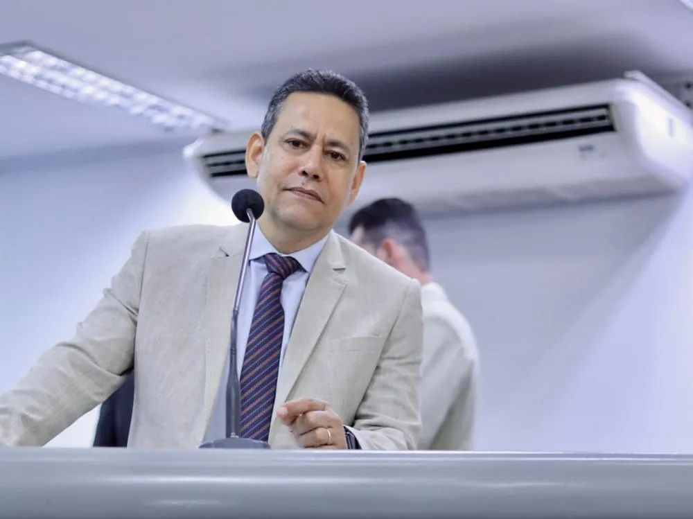 Não podemos aceitar um asfalto que se desmancha, afirma vereador Clodoilson Pires sobre obra entre Aeroporto e Núcleo Industrial