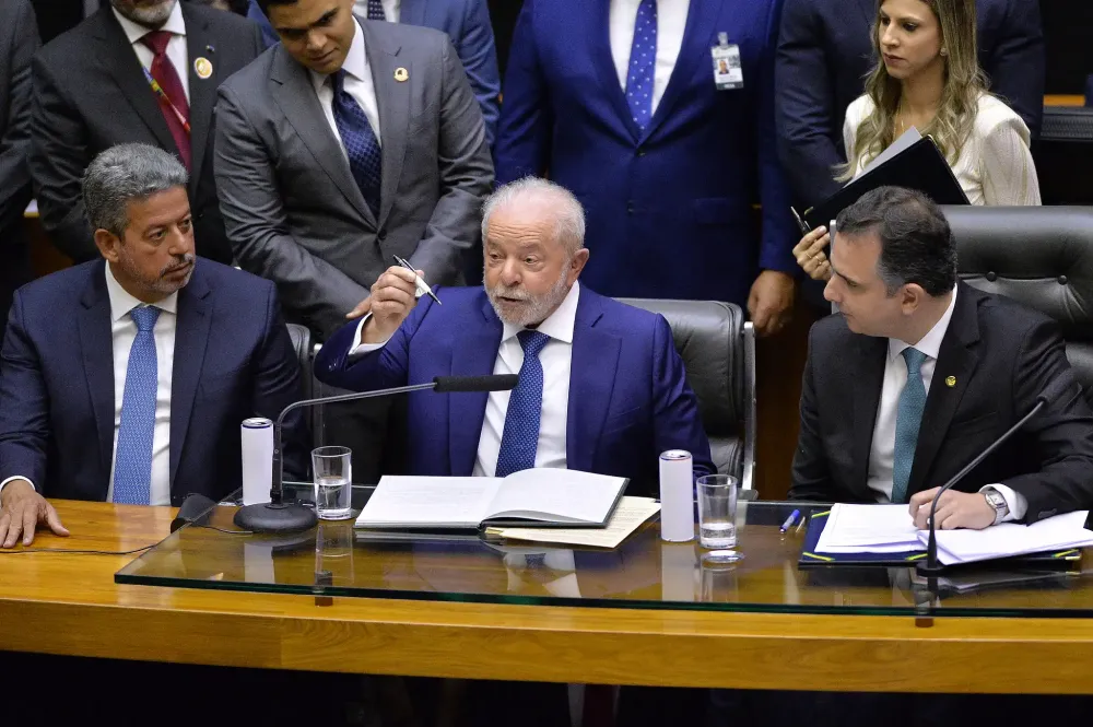 Governo Lula enfrenta colapso político no Congresso e mostra falhas crônicas em sua governabilidade