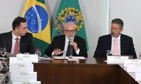 Lula enfrenta pressão no Congresso: impasse sobre emendas trava avanço de pautas cruciais