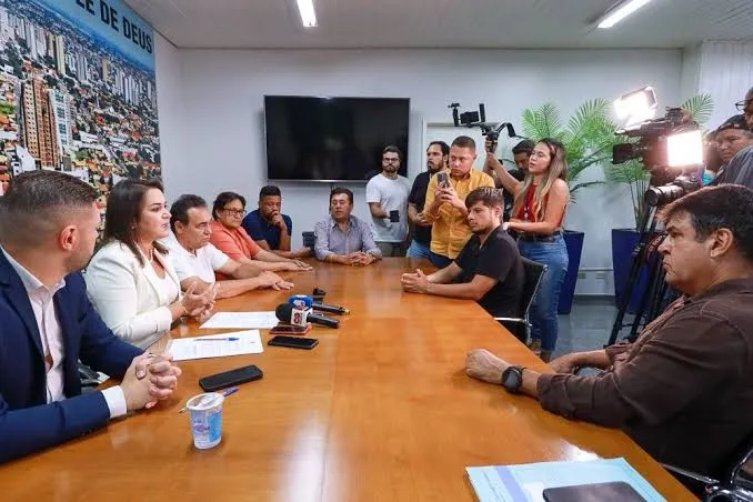 Reforma Administrativa de Adriane Lopes gera revolta e ameaça à sua base na Câmara de Campo Grande