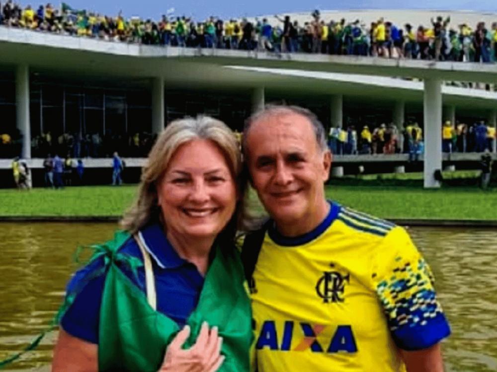 Marinha demite capitão de mar e guerra por participar de manifestações