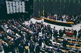 Câmara dos Deputados aprova castração química para pedófilos, com votação polêmica e divisões partidárias