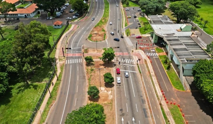 Riedel cumpre decisão de Moraes e retira manifestantes da frente do CMO