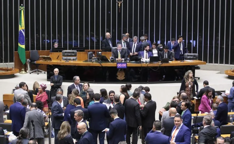 Câmara dos Deputados aprova projeto que revoga Seguro Obrigatório de Veículos