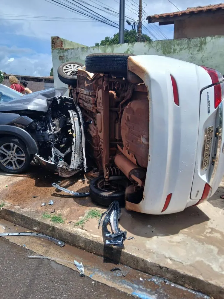 Capotamento no Bairro Pioneiros expõe falhas no trânsito e imprudência de motoristas