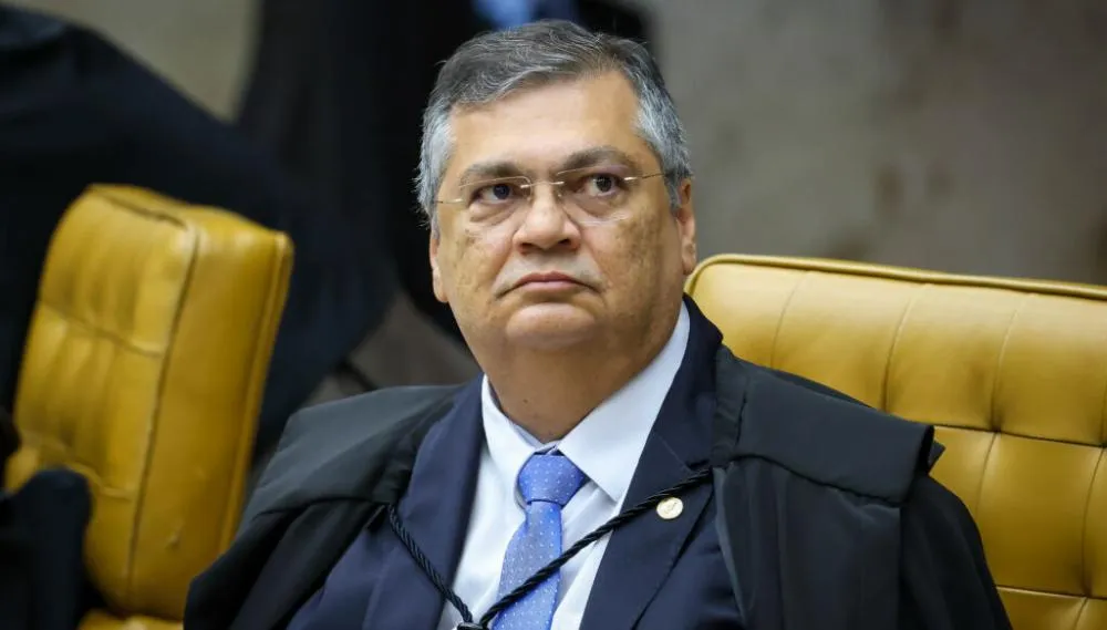 Flávio Dino suspende R$ 4 bilhões em emendas parlamentares e determina investigação