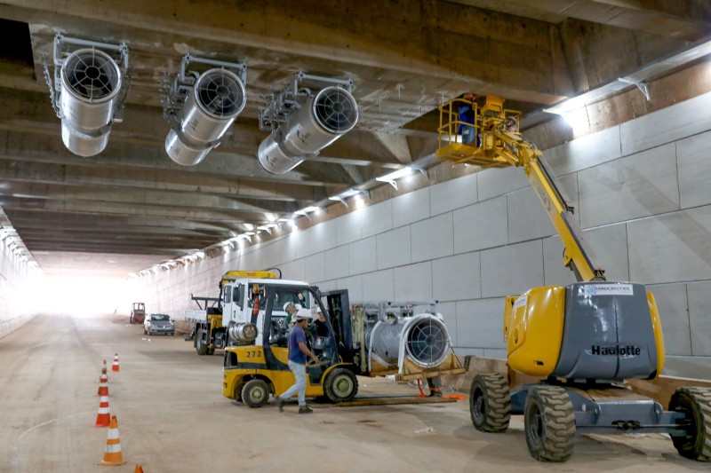 Túnel de Taguatinga tem 14 ventiladores já fixados