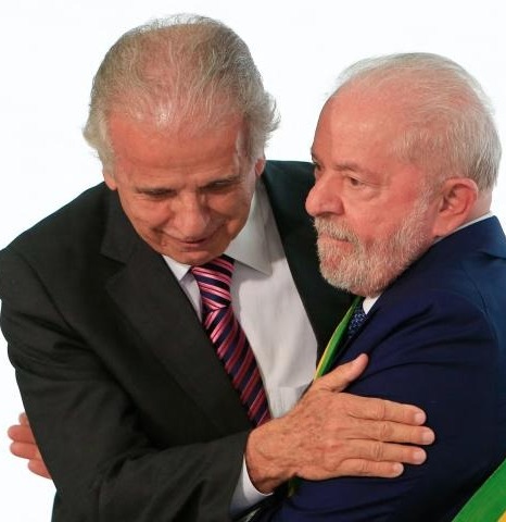 Luíz Inácio resiste pressão de aliados e mantém Múcio na Defesa