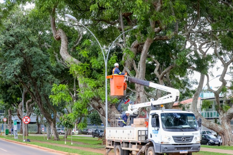 Mais uma quadra da Asa Sul iluminada com lâmpadas de LED