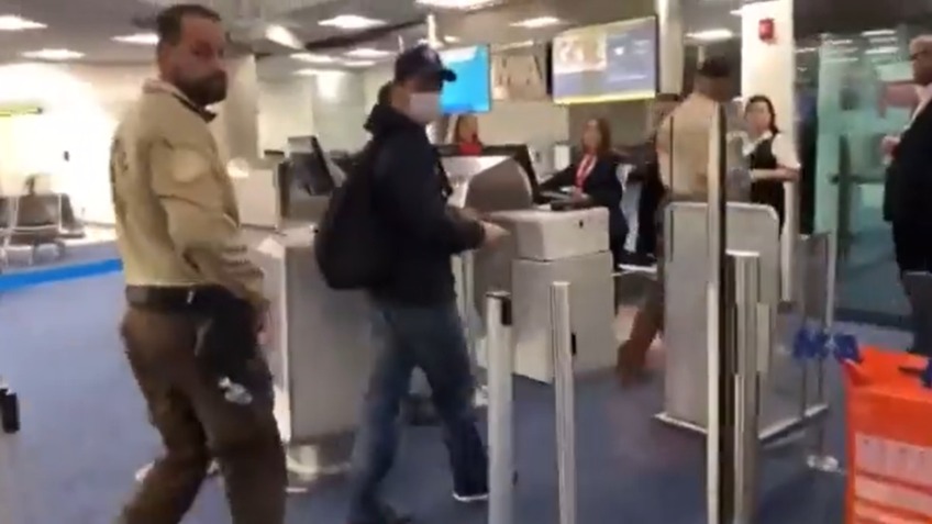 Anderson Torres chega à Brasília e deve ser preso após perícia