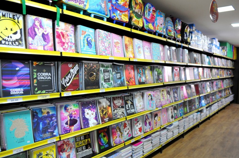 Dicas e direitos na hora de comprar o material escolar de seu filho