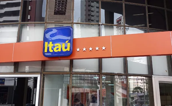 Bancários do Itaú em Campo Grande fazem paralisação para cobrar reabertura de negociações
