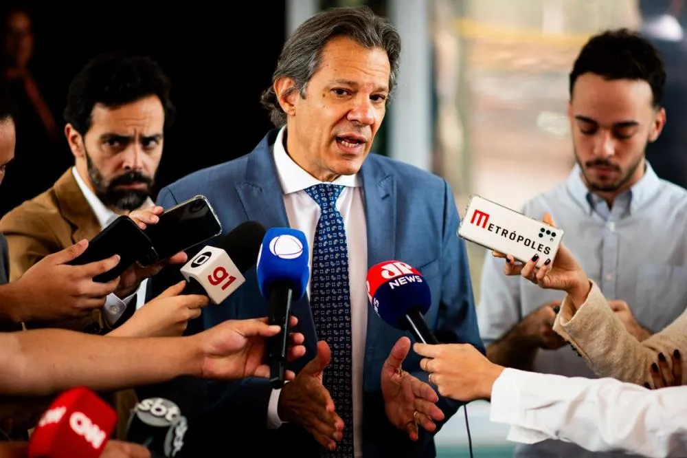 Haddad adota cautela diante de taxação de aço e alumínio anunciada por Trump