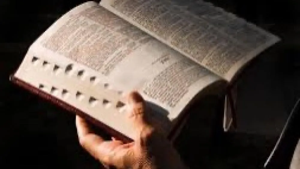 Bíblia evangélica lidera vendas no Brasil e reflete crescimento da fé protestante