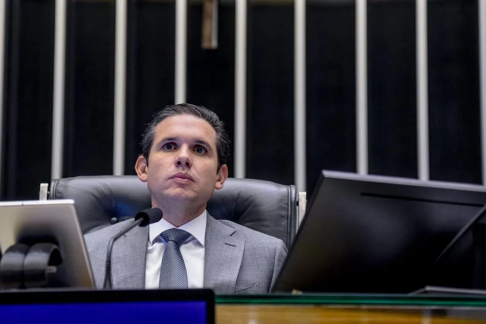 Manobra política: Hugo Motta e a oposição bolsonarista preparam terreno para a anistia aos envolvidos no 8 de janeiro