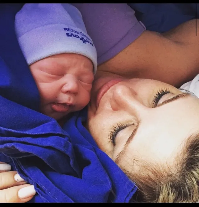 Governo Lula apaga a maternidade e humilha mulheres ao retirar “mãe” dos protocolos de saúde