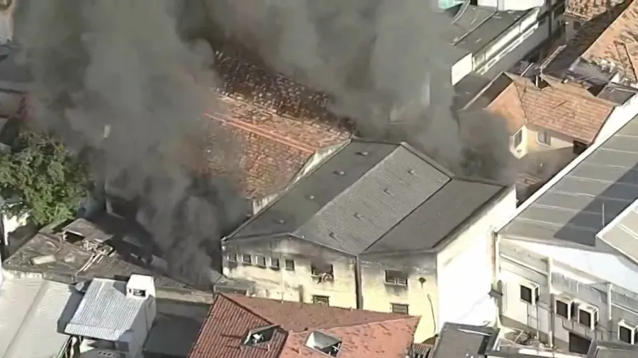 Incêndio atinge fábrica de fantasias no Rio e deixa 21 feridos