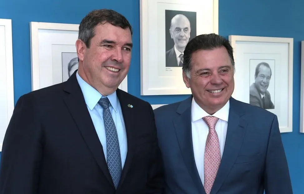 Perillo chega ao MS para defender sobrevivência do PSDB em meio a críticas internas e desafios políticos