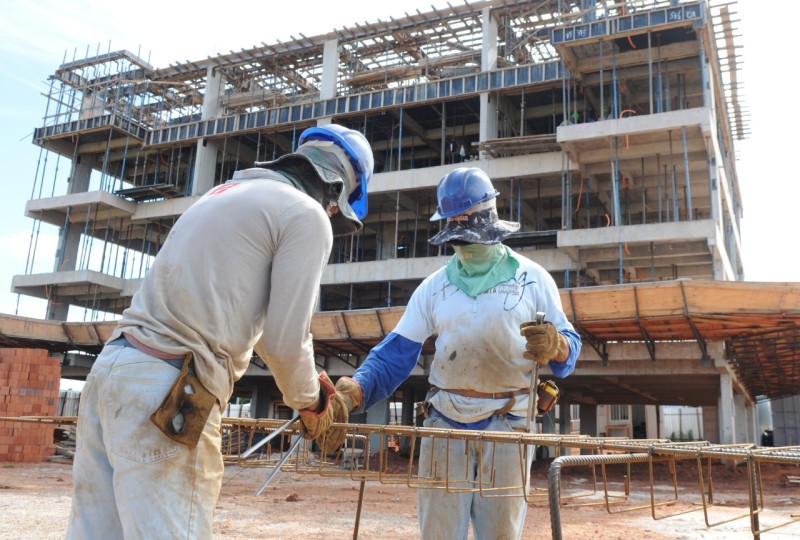 Trabalhadores da construção civil participam de curso sobre segurança 