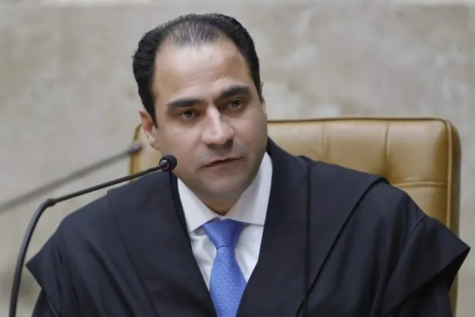 Presidente da OAB ataca STF e denuncia ataques à advocacia