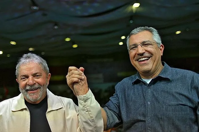 Lula nomeia Padilha para Ministério da Saúde com missão de conter avanço da dengue e fortalecer alianças políticas