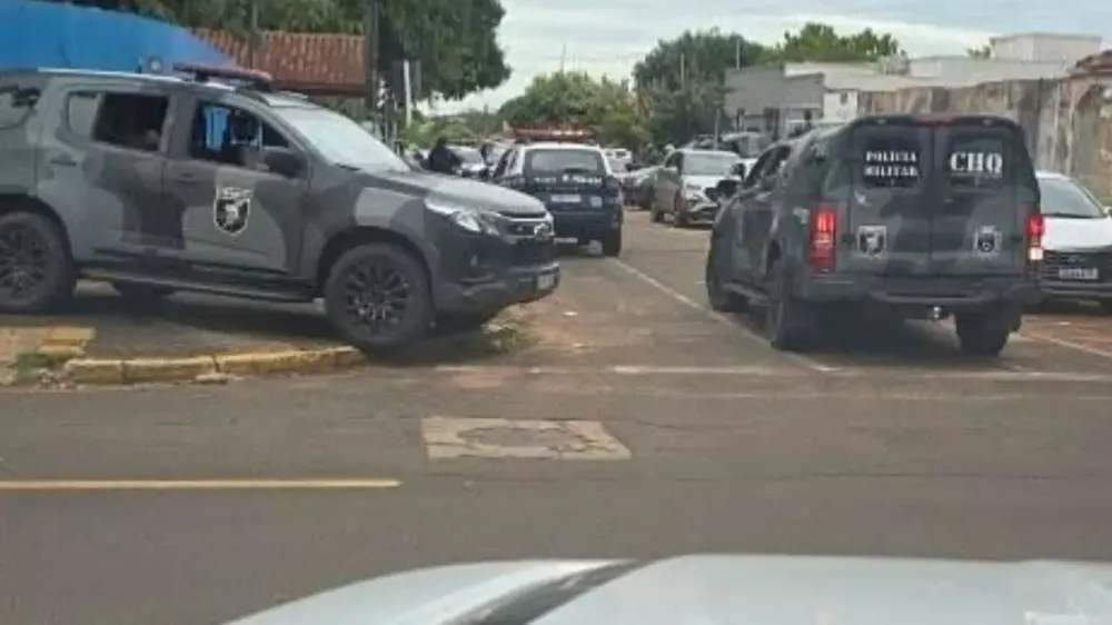 Homem armado invade escola em Campo Grande durante fuga de criminosos